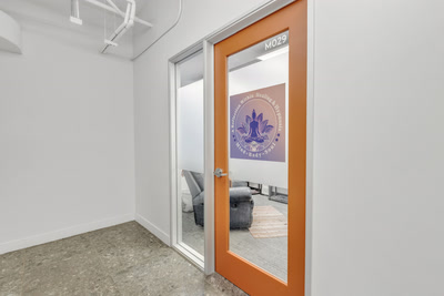Common Area - Contemporary Lounge