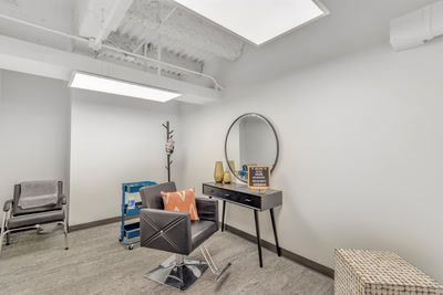 Common Area - Modern Lounge