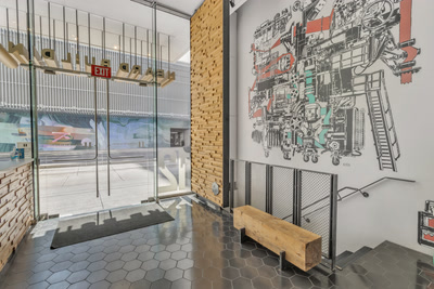 Common Area - Contemporary Lounge